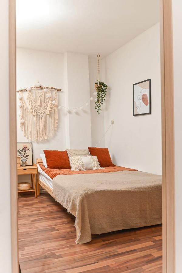Cosy&Art 1Bd Apartment Next To Slaveykov Square Sofya Dış mekan fotoğraf